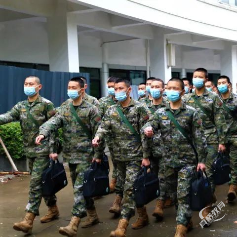 看一看他们的军校生活